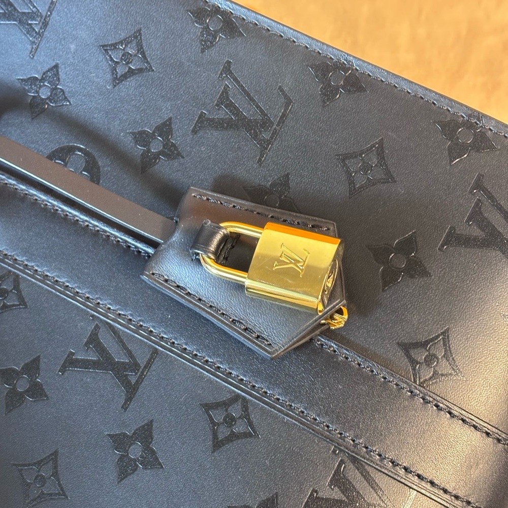 Gorgeous Louis Vuitton Very Mm Tote Black Sold - Picture 7 of 16